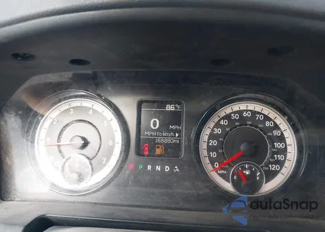 2020 Ram 1500 Classic Tradesman 4X4 6'4 Box z USA, uszkodzony, nr VIN 1C6RR7FG8LS150786